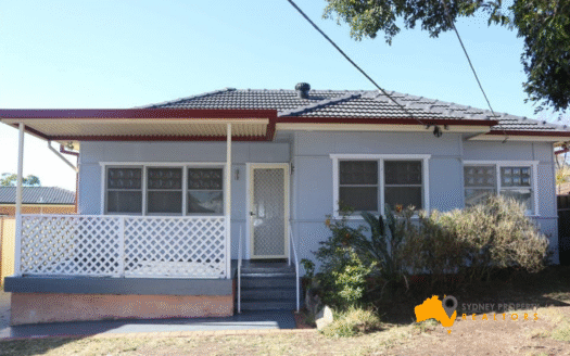 33 Dan Crescent, Colyton